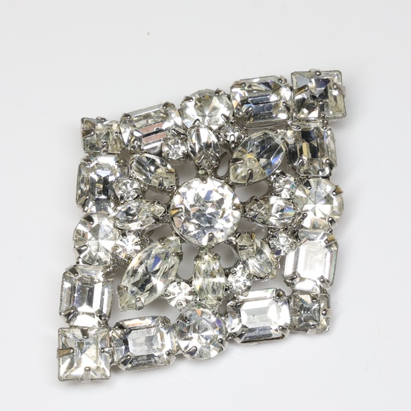 Vintage 1950s Weiss Clear Rhinestones Diamond Shape Brooch - Picture 9 of 9